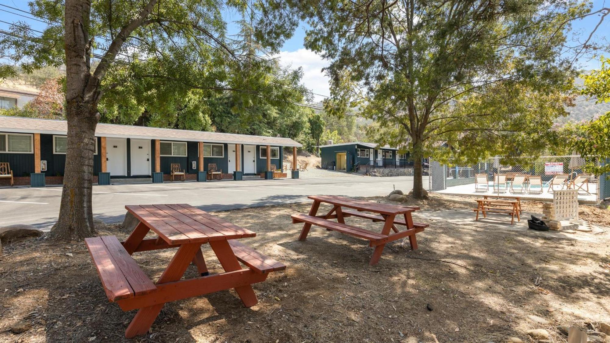 The Charlotte Sequoia Motel R2 Three Rivers Exteriör bild